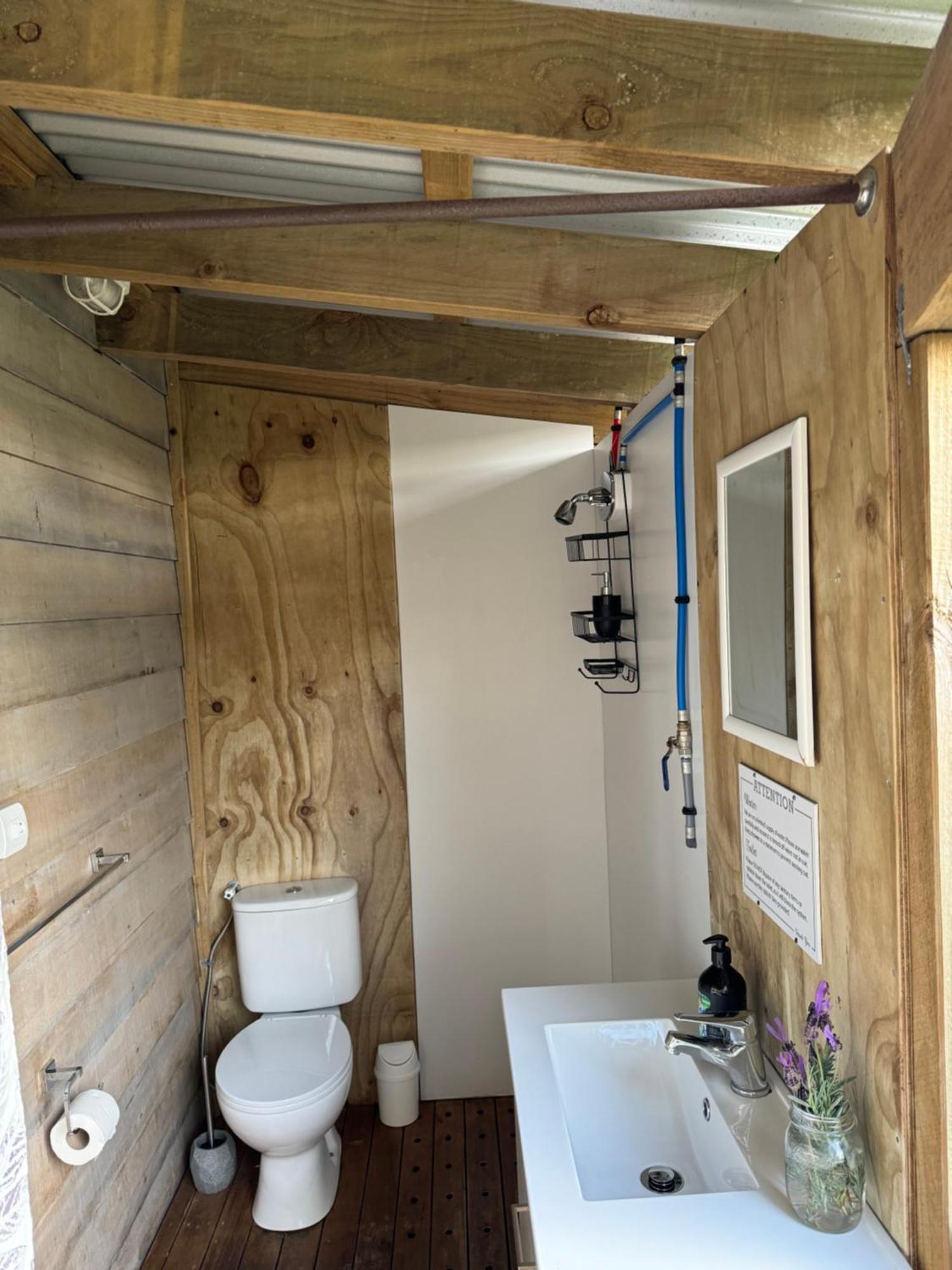 Private Cabin Close To The City Centre Whangarei Eksteriør billede